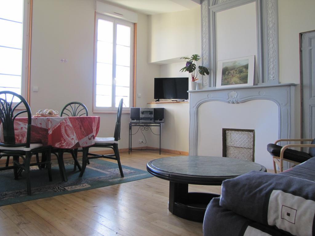 Etape Gimontoise 32 Apartamento Exterior foto